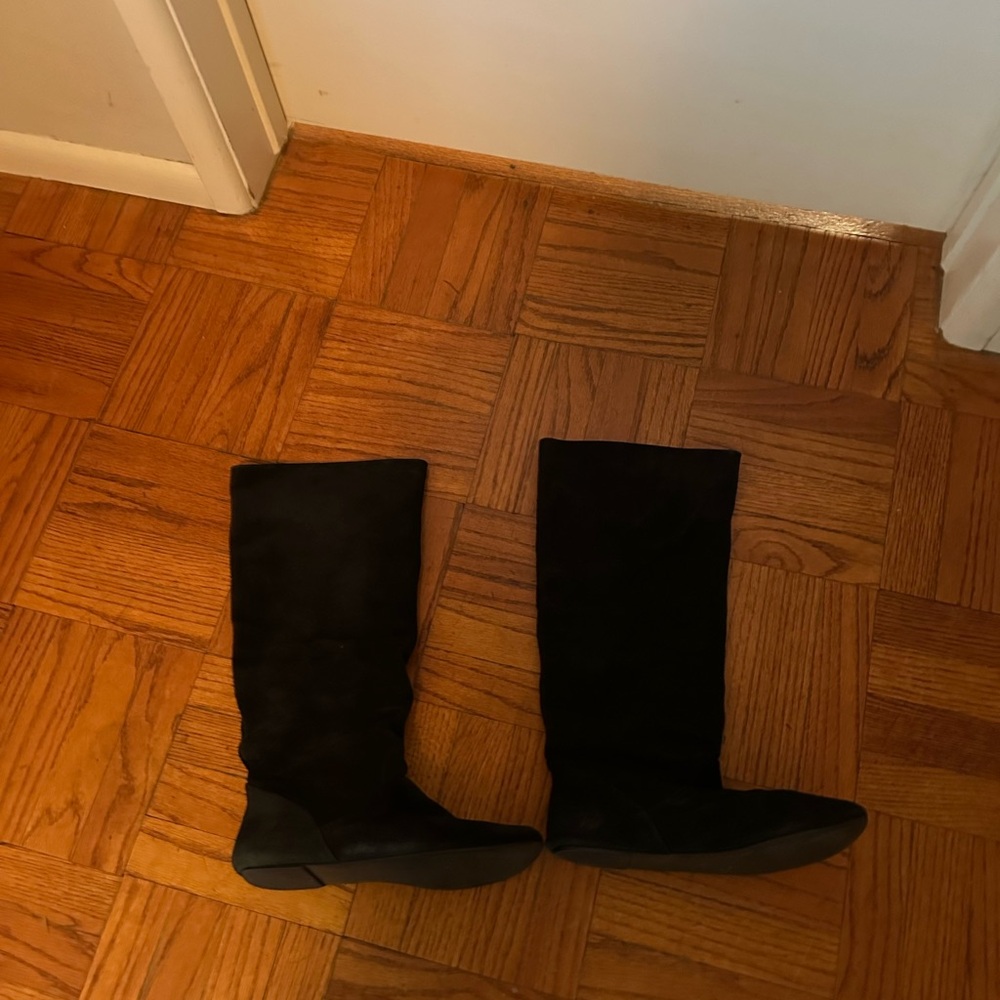 Elegant Black Suede Boots